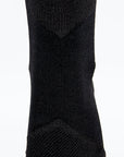 Kreuzansicht des Sockens mit All Black Socken